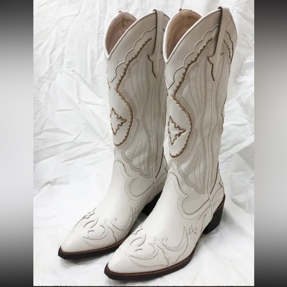Shoes - NWT WOMENS COWBOY BOOTS